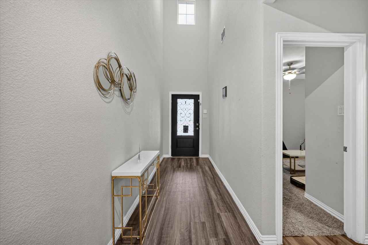 447 Crystal Clear Ln - Photo 4 of 29