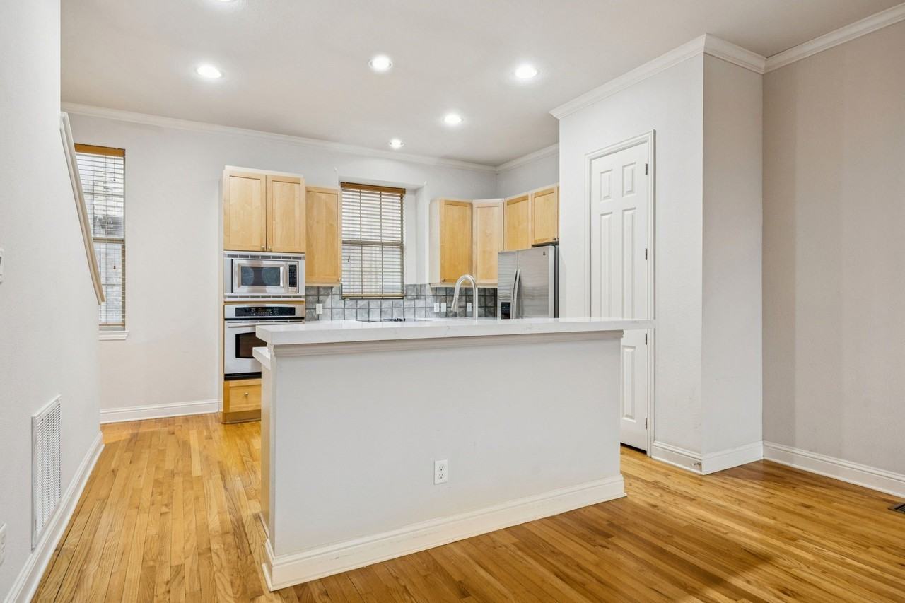 2028 N Haskell Ave - Photo 6 of 19