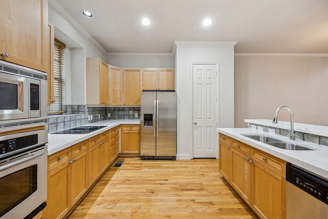 2028 N Haskell Ave - Photo 7 of 19