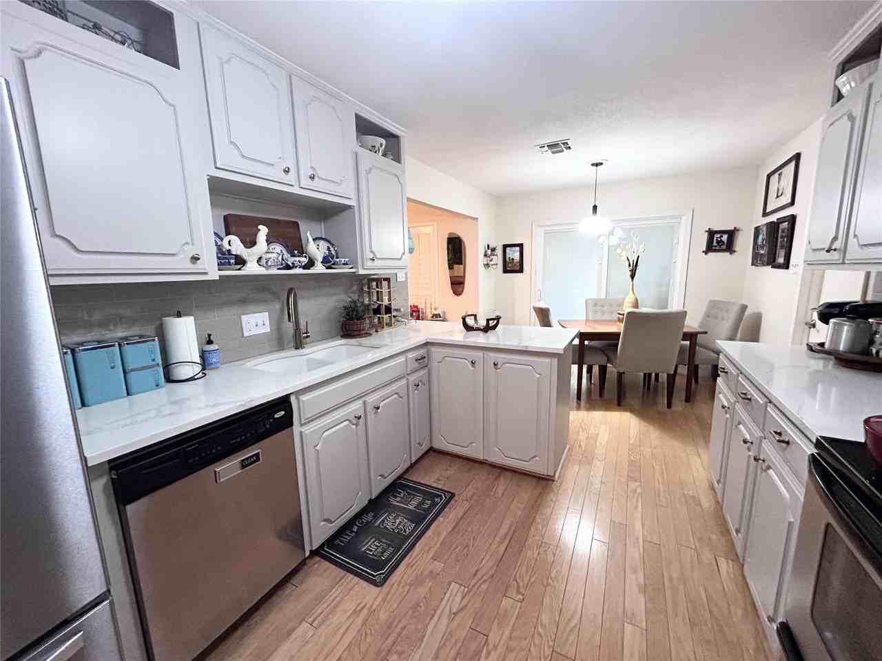 4512 Cimmaron Trl - Photo 2 of 34
