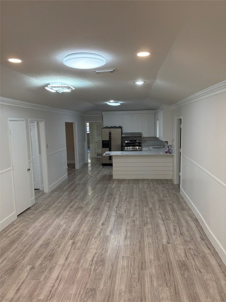 5213 Colorado Blvd - Photo 7 of 12
