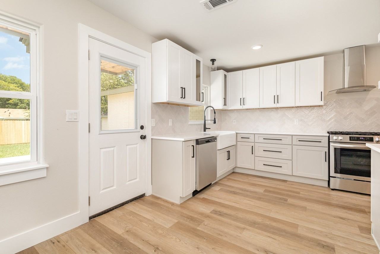 13520 Glenside Dr - Photo 5 of 18