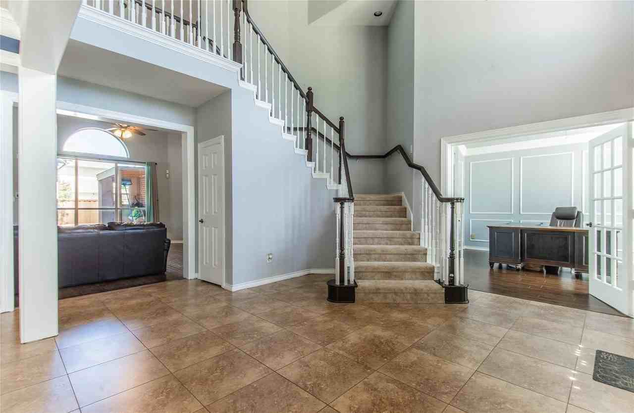 4129 Staten Island Dr - Photo 3 of 36