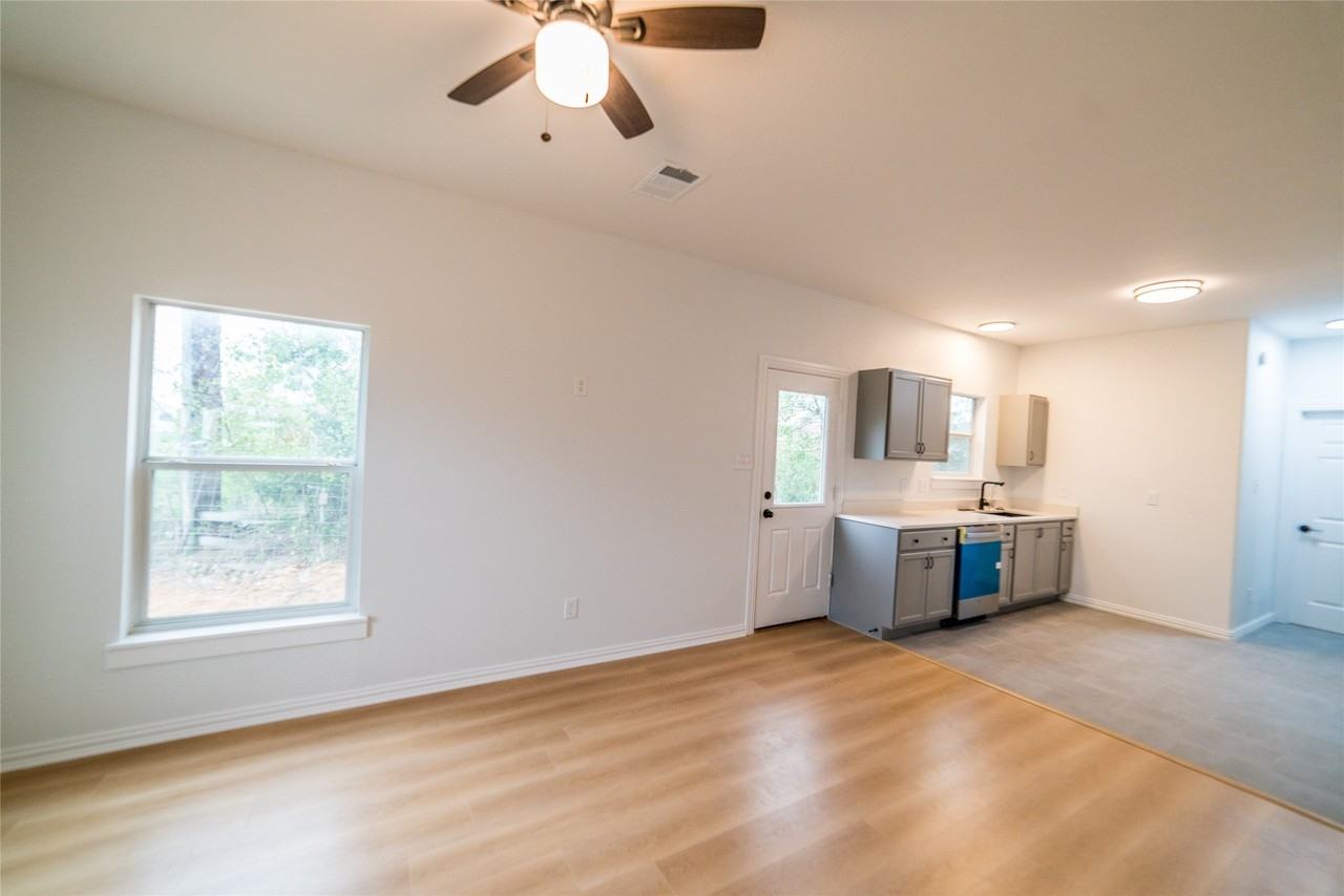 956 Lloyds Rd - Photo 3 of 18