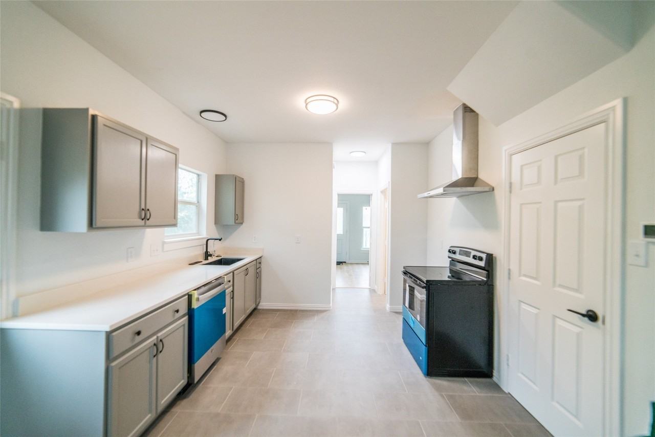 956 Lloyds Rd - Photo 4 of 18