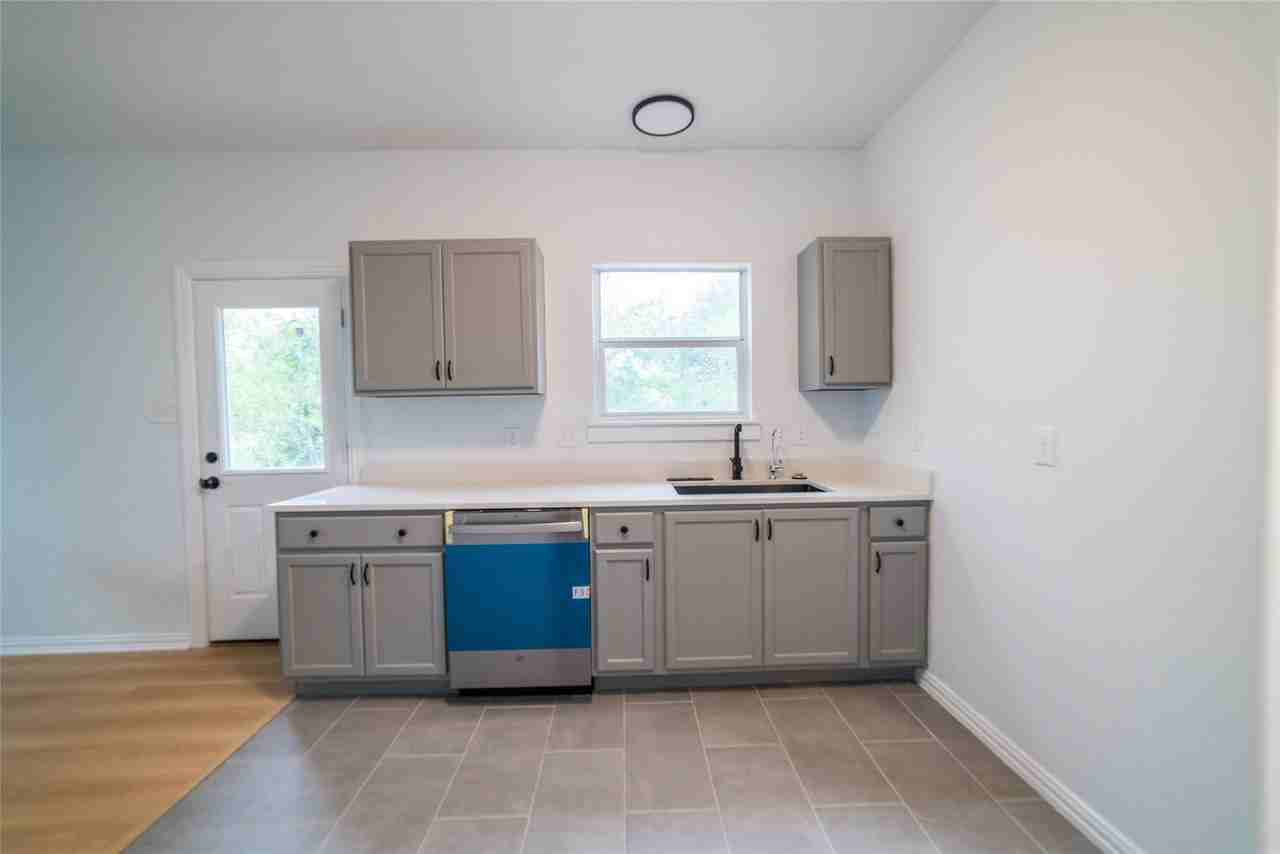 956 Lloyds Rd - Photo 5 of 18