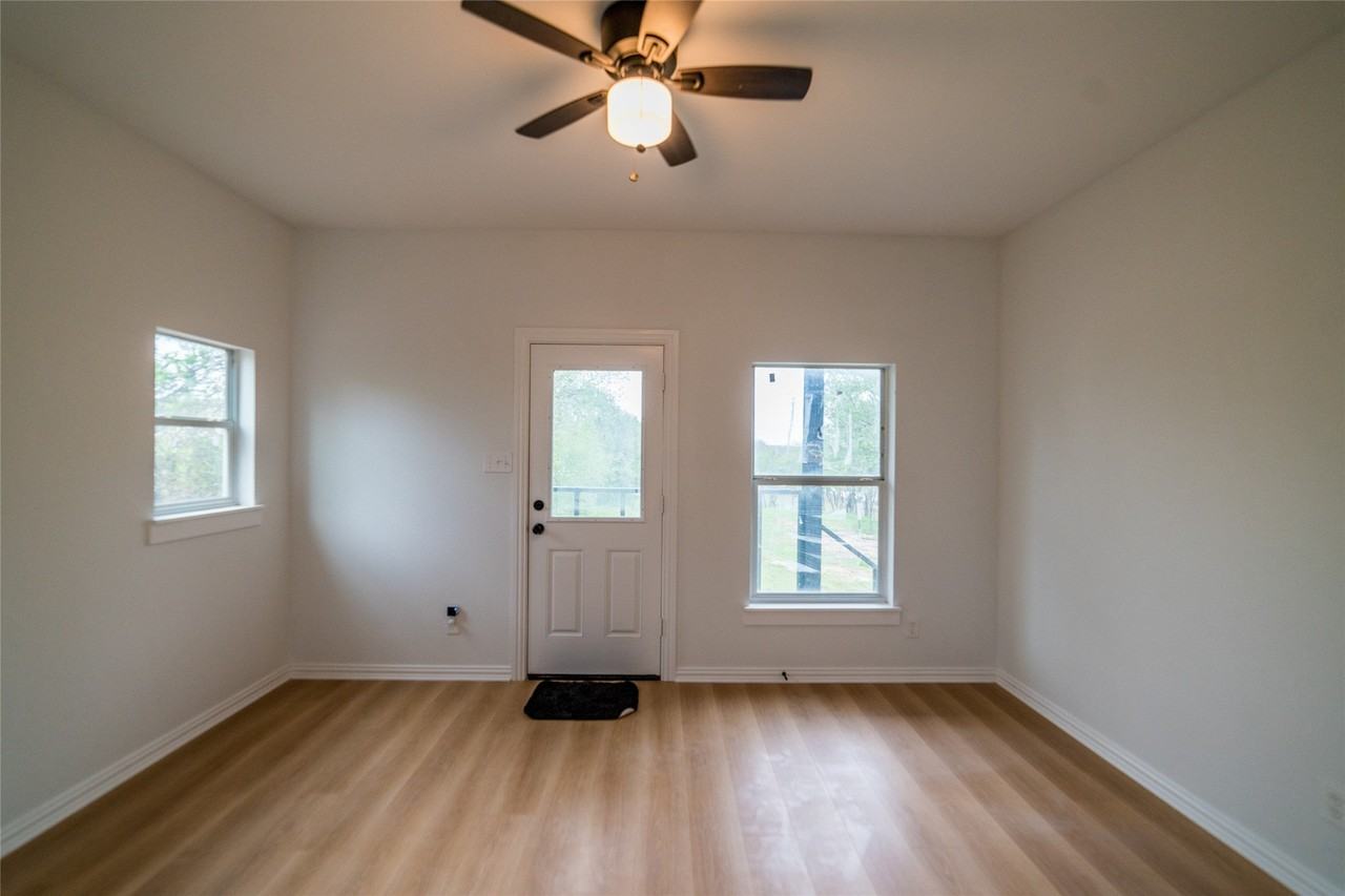 956 Lloyds Rd - Photo 6 of 18