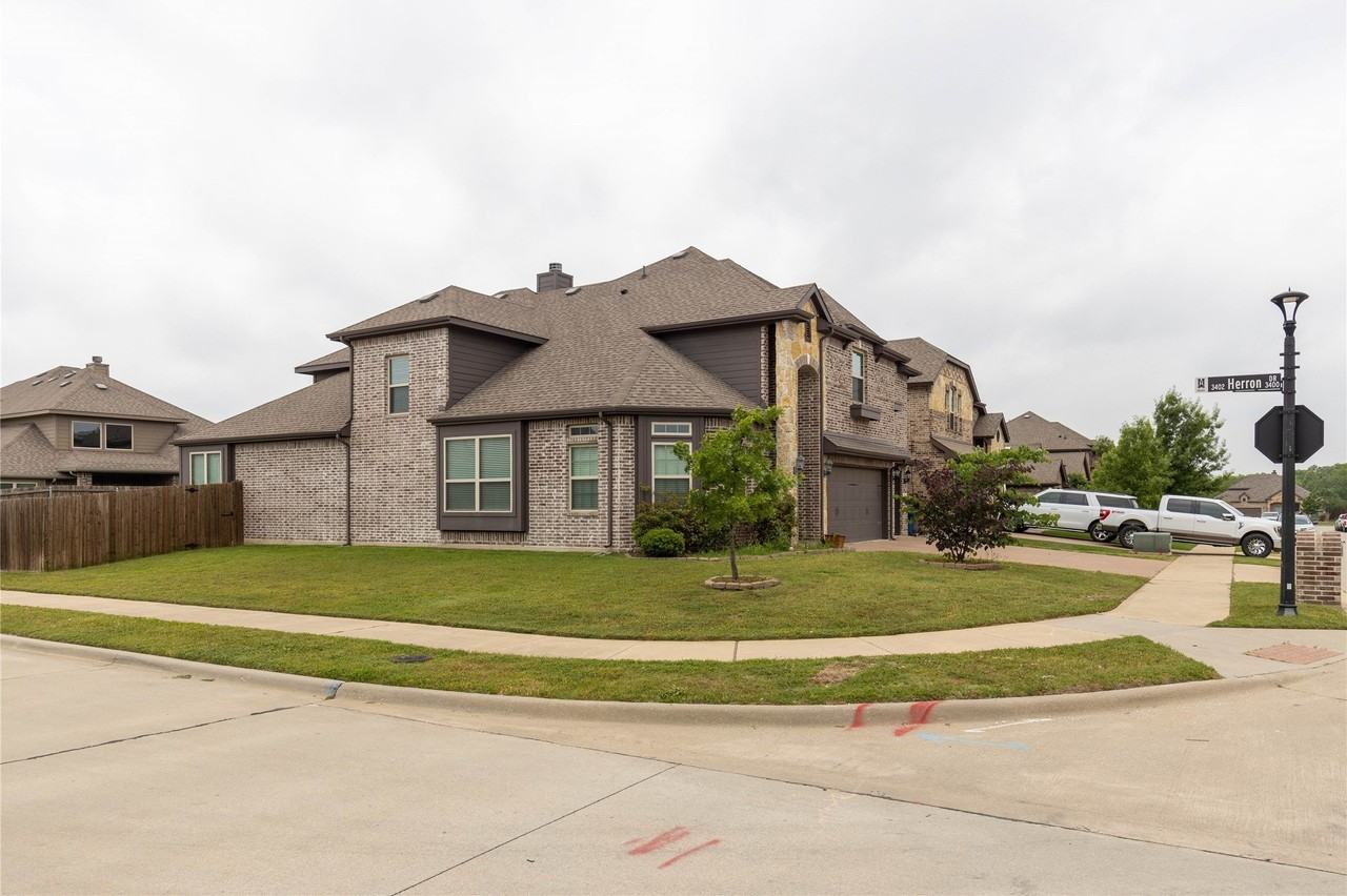 3312 Blue Jay Ln - Photo 2 of 37