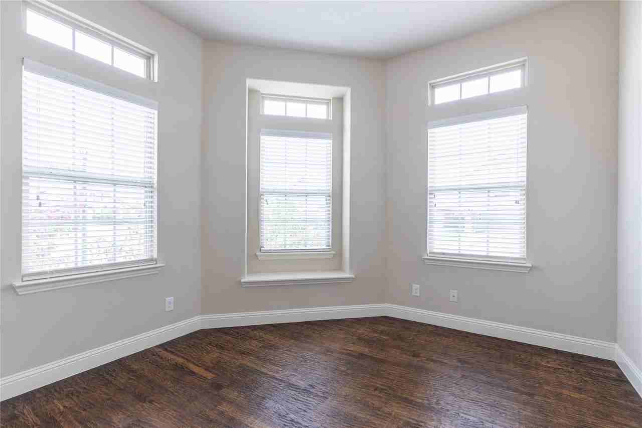 3312 Blue Jay Ln - Photo 4 of 37
