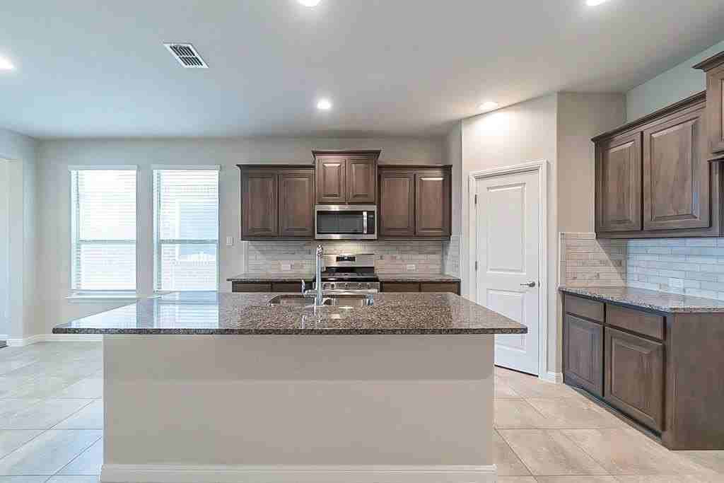 16141 Bronte Ln - Photo 4 of 18