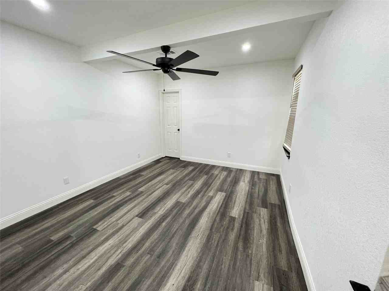 3728 Peach St - Photo 2 of 19