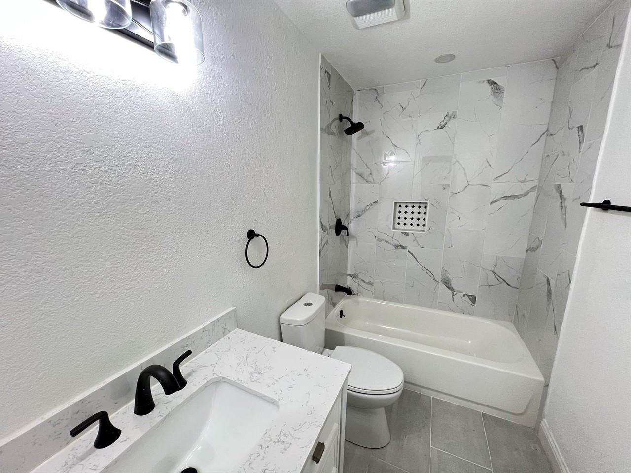 3728 Peach St - Photo 5 of 19