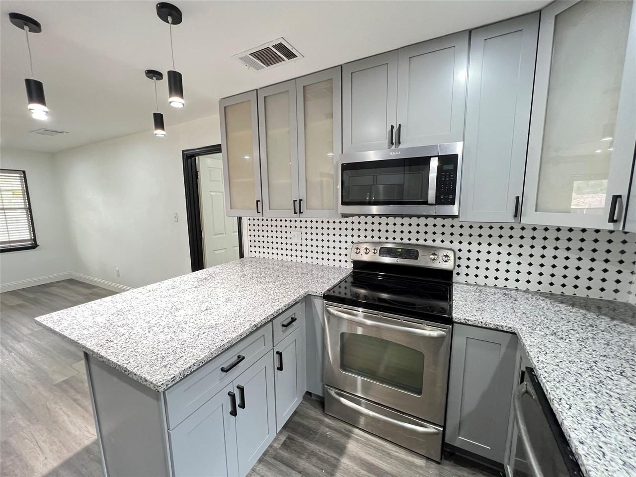 3728 Peach St - Photo 7 of 19
