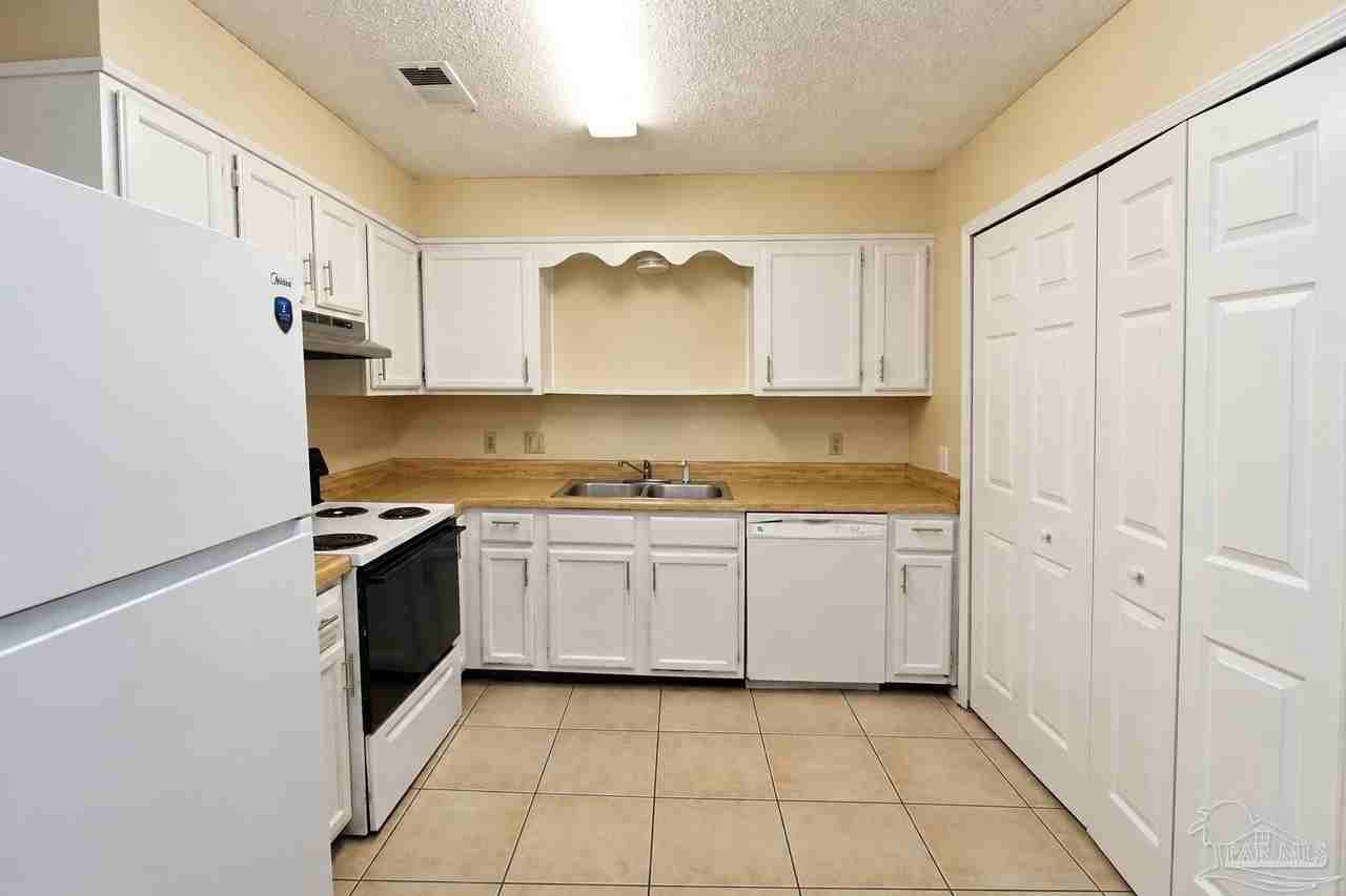 405 Cornwall Cir - Photo 7 of 17