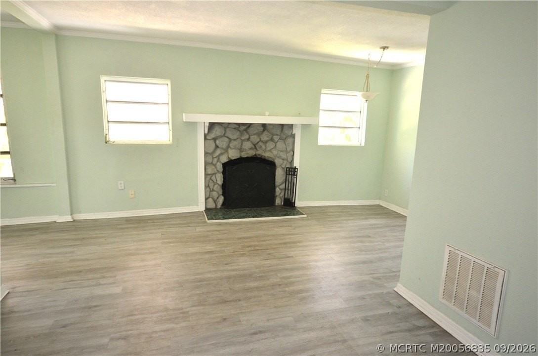 649 Sw Cleveland Ave - Photo 2 of 21