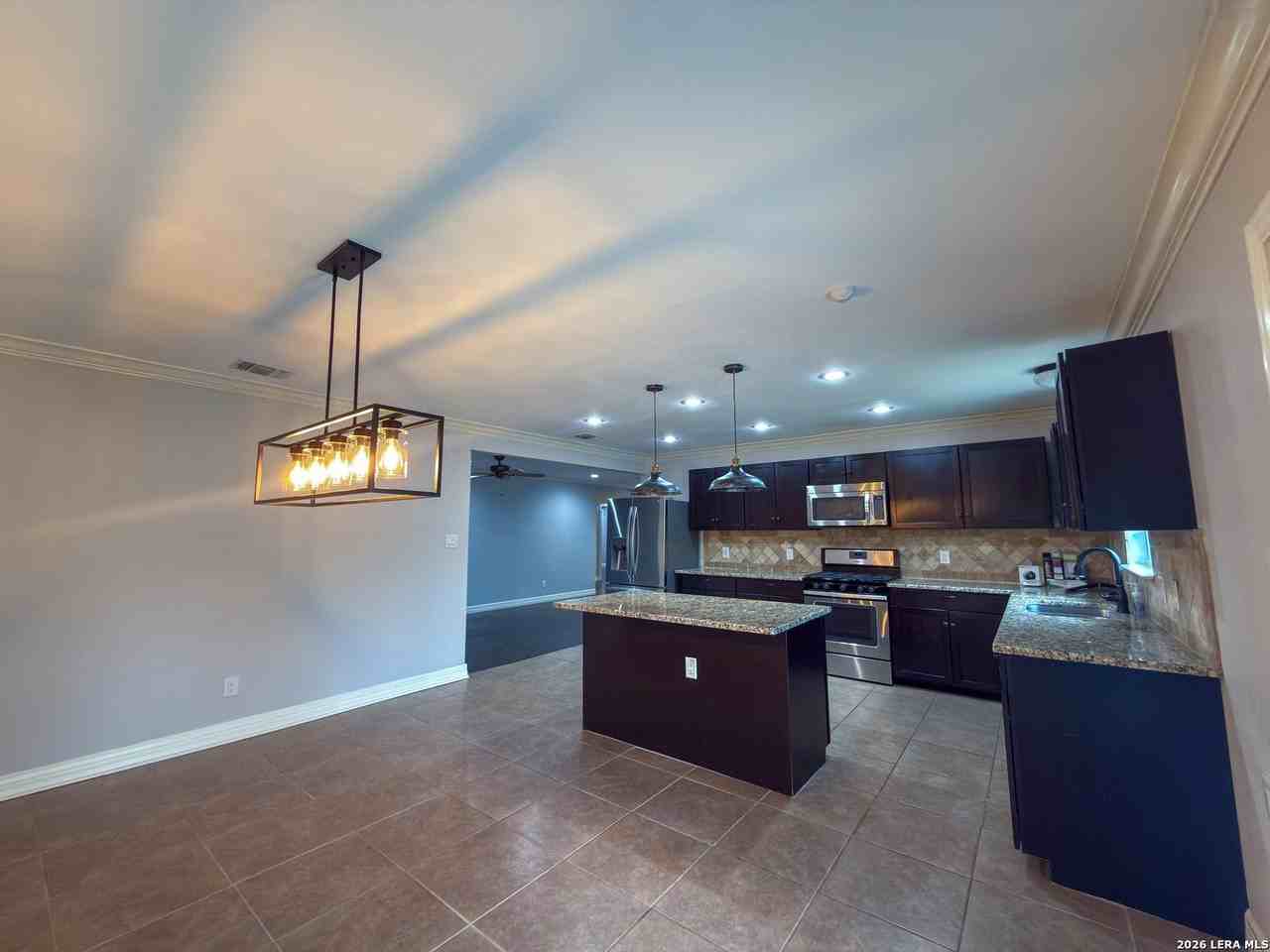 614 Shadywood Ln - Photo 7 of 28