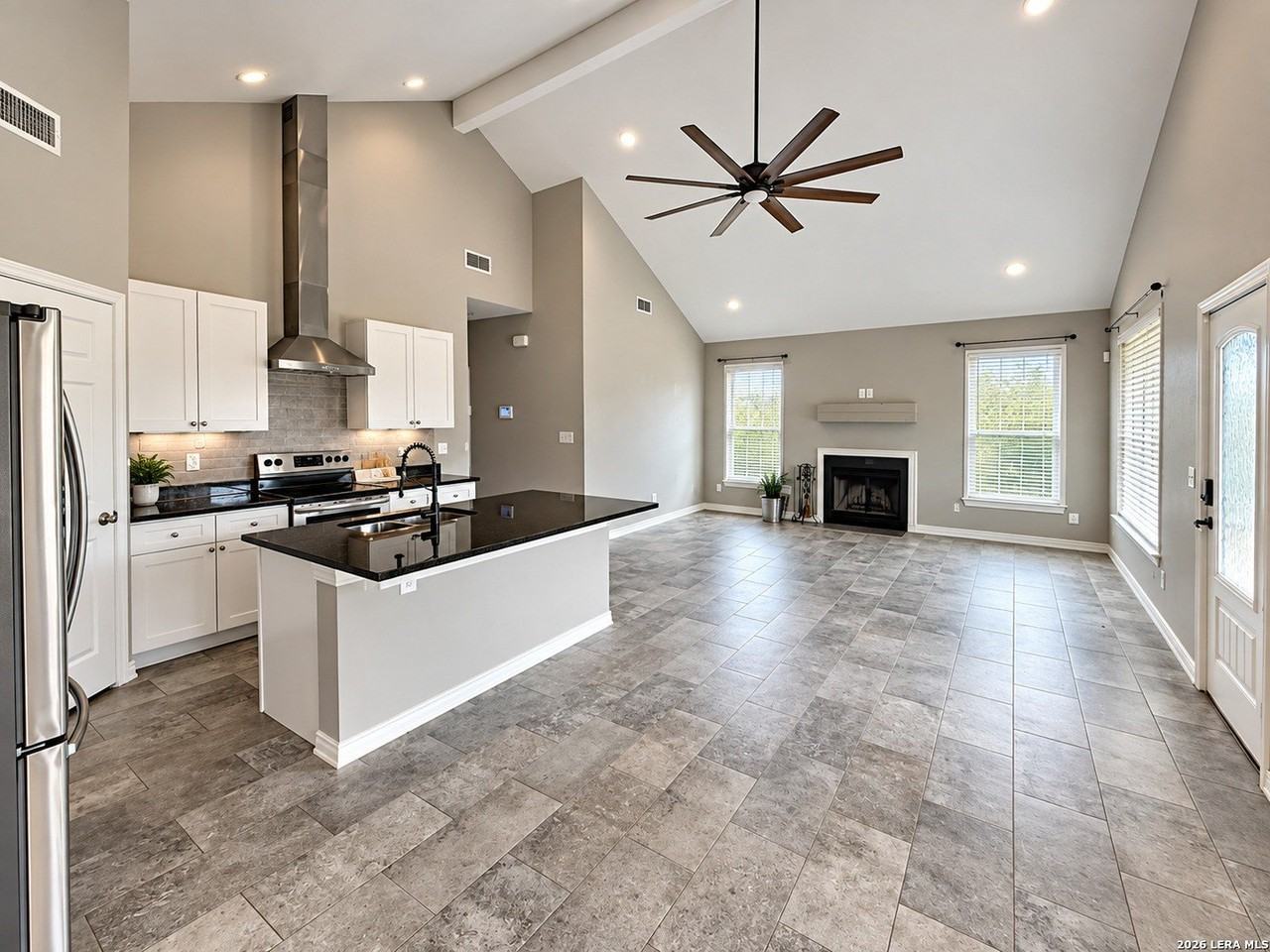 2029 Blueridge Dr - Photo 3 of 15