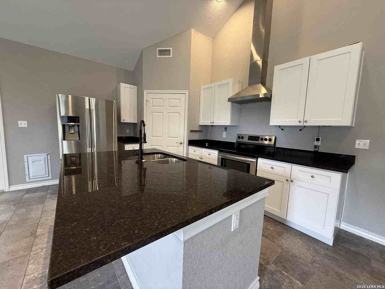 2029 Blueridge Dr - Photo 4 of 15