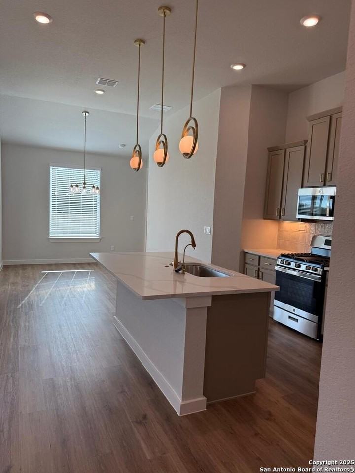 974 Manger Ln - Photo 6 of 20