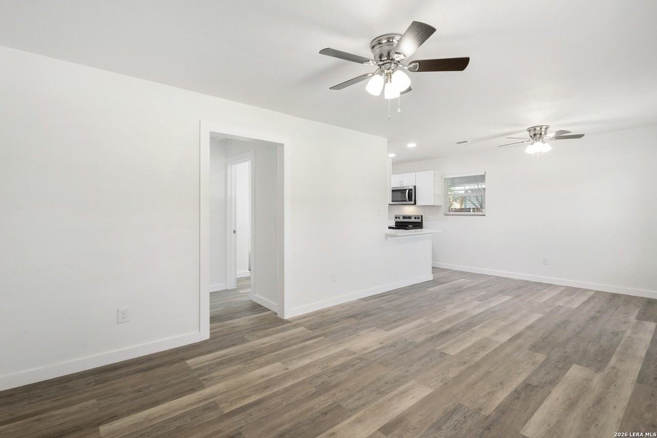 434 Byrnes Dr - Photo 3 of 22