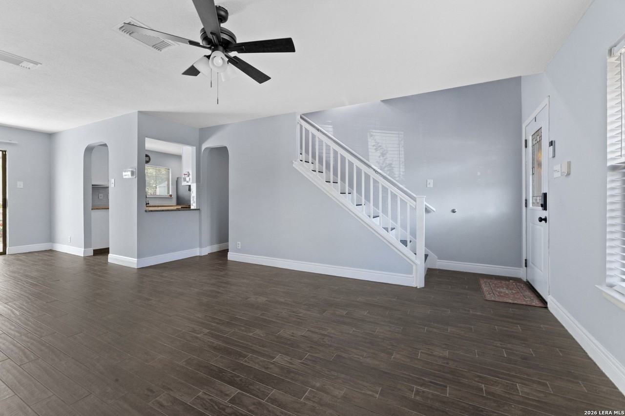 12811 Huntsman Lake Dr - Photo 5 of 33