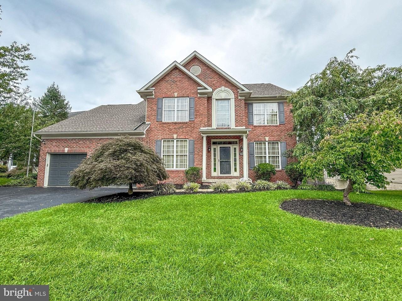 2242 W Greenleaf Dr