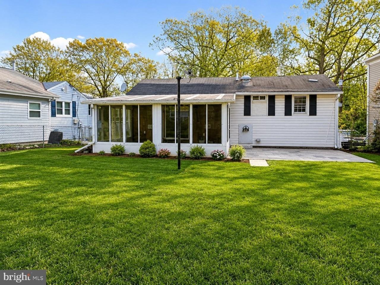 3902 Lawrence Ave - Photo 4 of 4