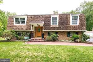 featured image of 2294 Linden Ave