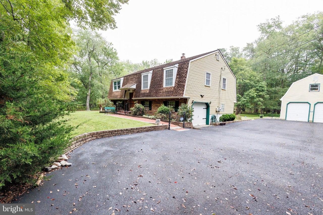 2294 Linden Ave - Photo 3 of 43