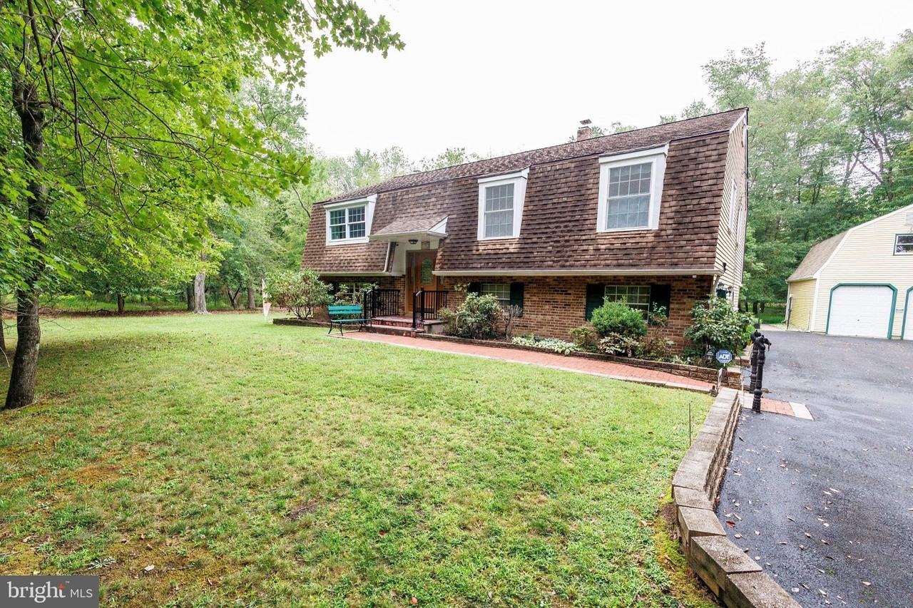 2294 Linden Ave - Photo 4 of 43
