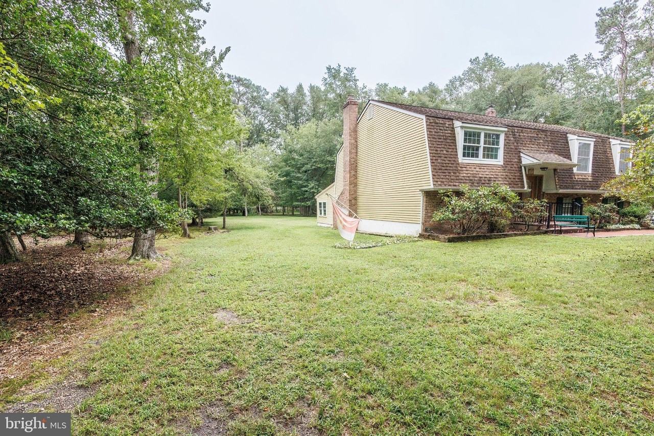 2294 Linden Ave - Photo 5 of 43