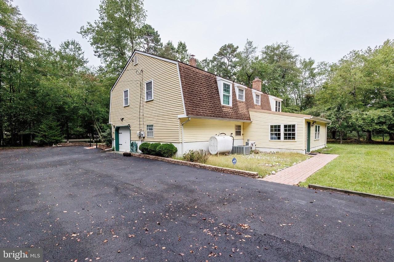 2294 Linden Ave - Photo 6 of 43