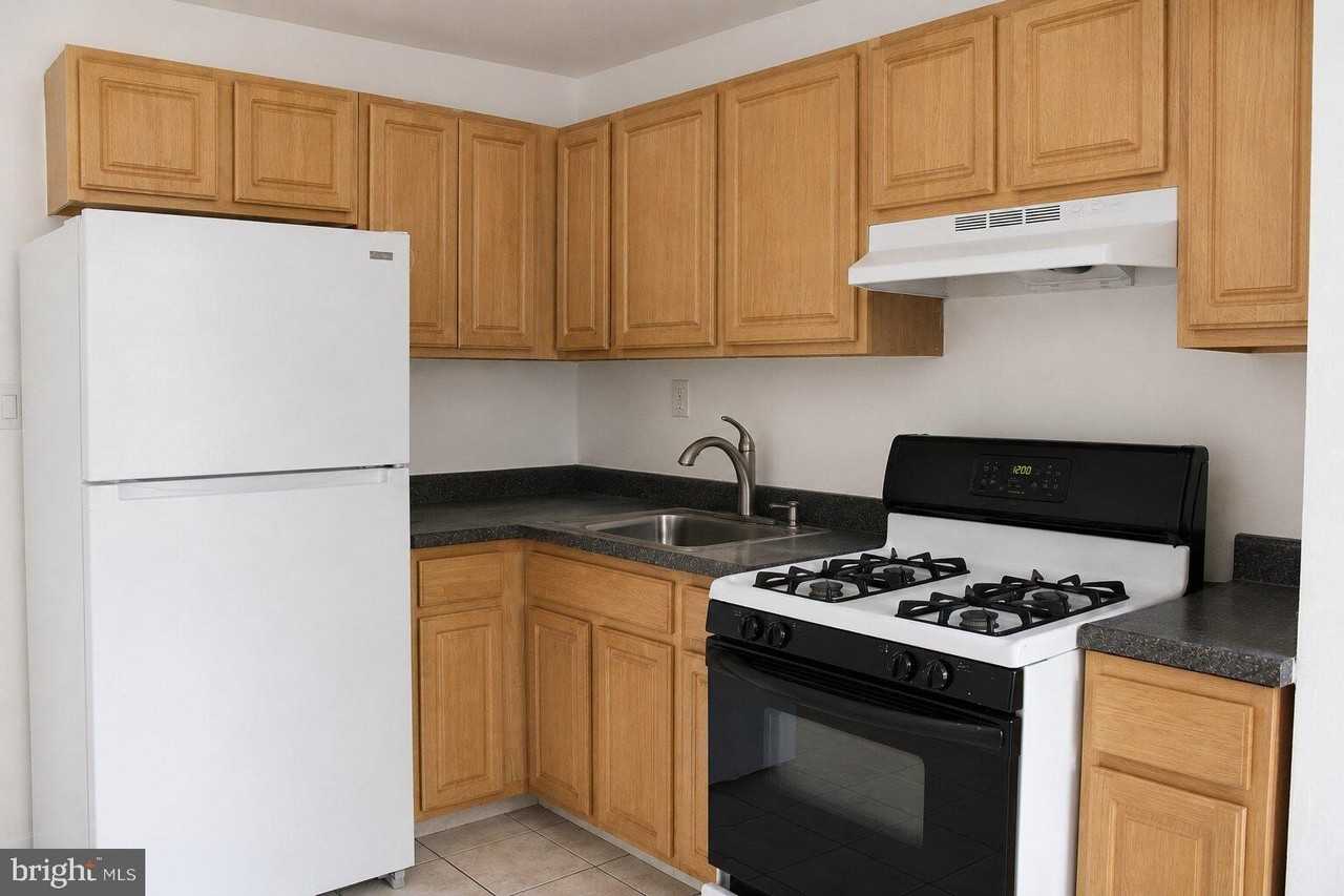 58 Elmhurst Ave #2 - Photo 5 of 8