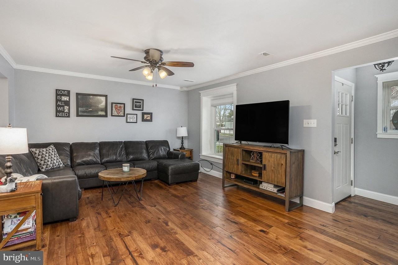 2019 Easter Ave - Photo 4 of 27