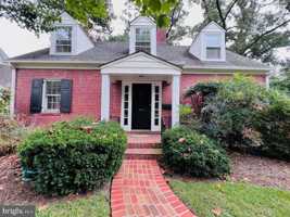 featured image of 2373 N Quincy St