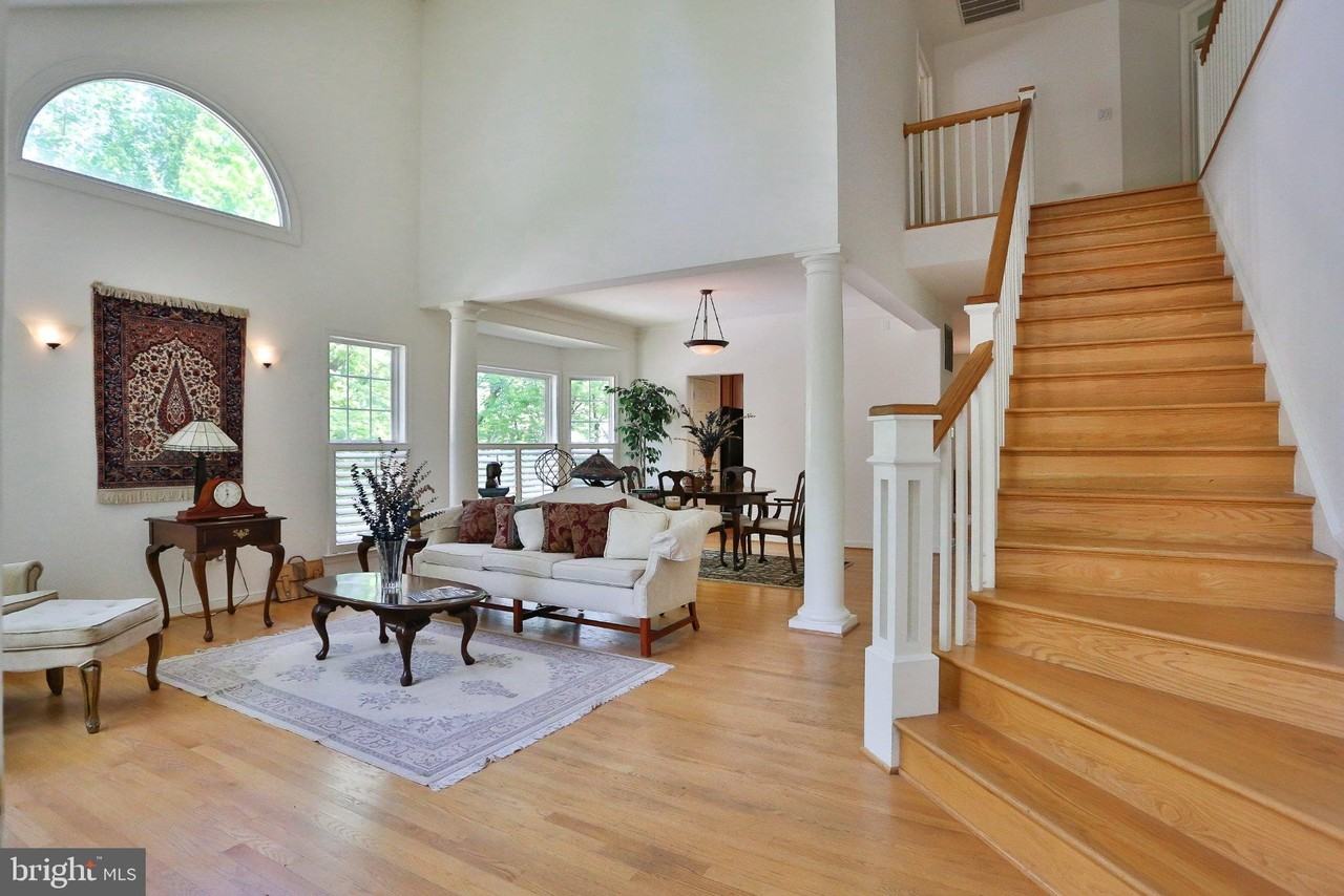 15979 Cove Ln - Photo 2 of 34