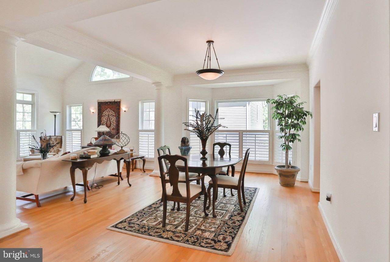 15979 Cove Ln - Photo 4 of 34