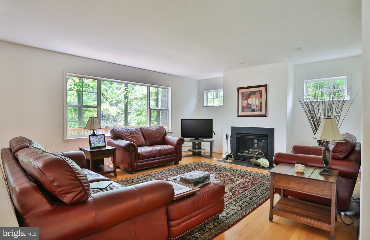 15979 Cove Ln - Photo 5 of 34