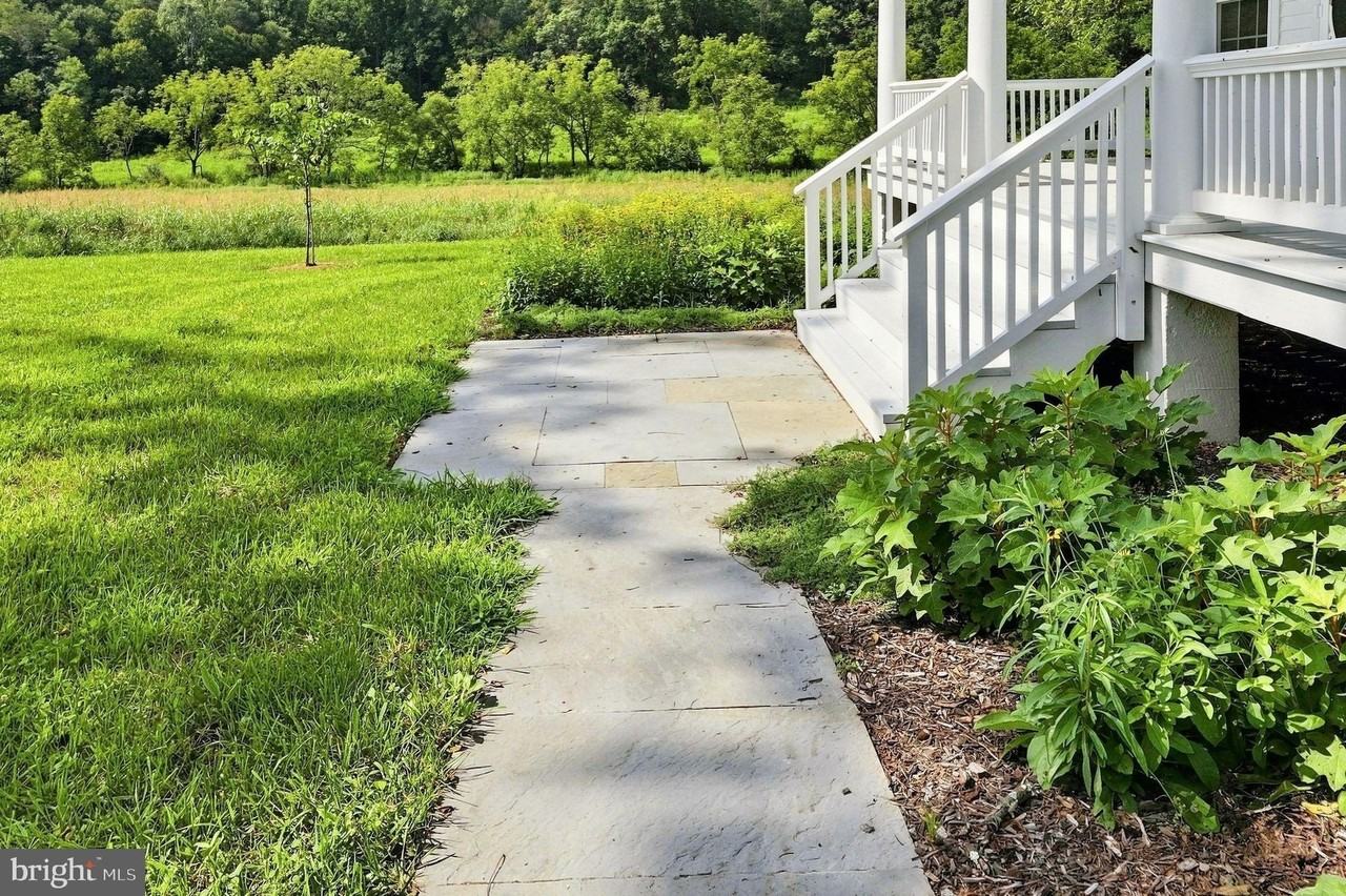 793 Quaintance Rd - Photo 3 of 34