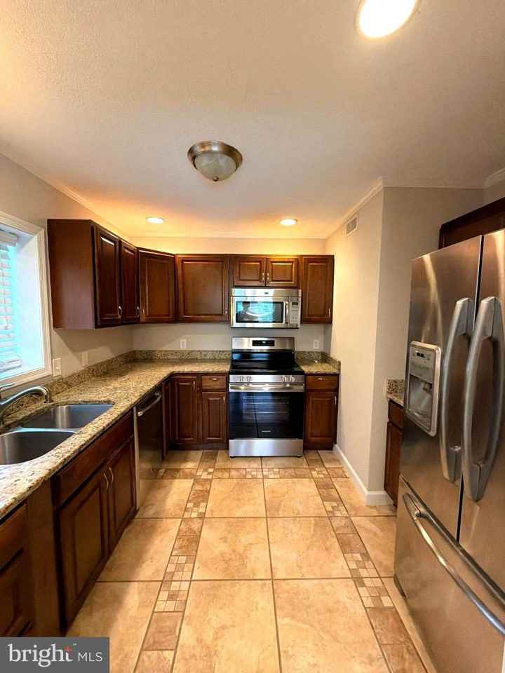 202 Buckingham Ln #301 - Photo 5 of 12