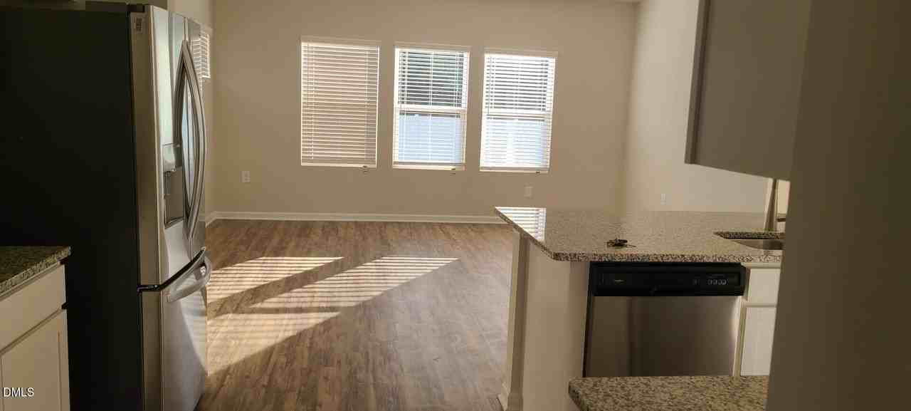 3204 Lake Barkley Way - Photo 5 of 21