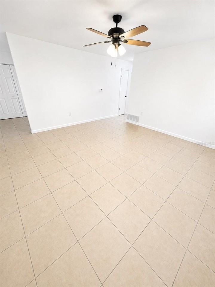 1712 Ne 71st Pl - Photo 3 of 12