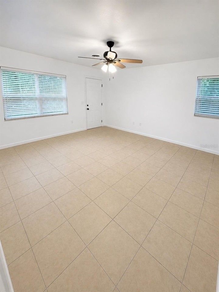 1712 Ne 71st Pl - Photo 4 of 12