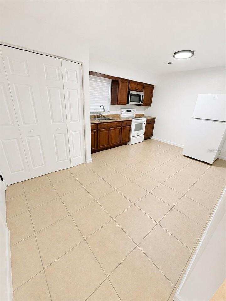 1712 Ne 71st Pl - Photo 5 of 12