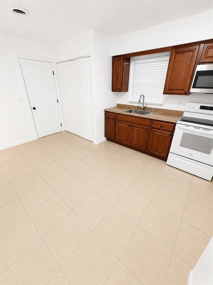 1712 Ne 71st Pl - Photo 6 of 12