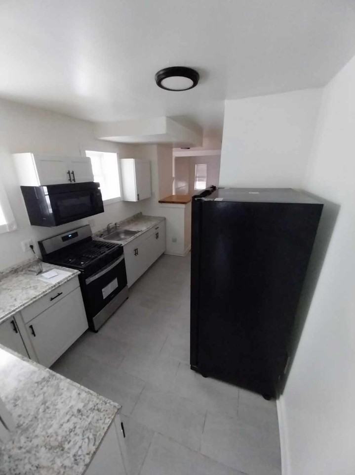 707 S Harrison St - Photo 4 of 10