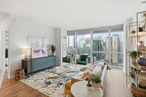 featured image of 727 W Madison St #1-1