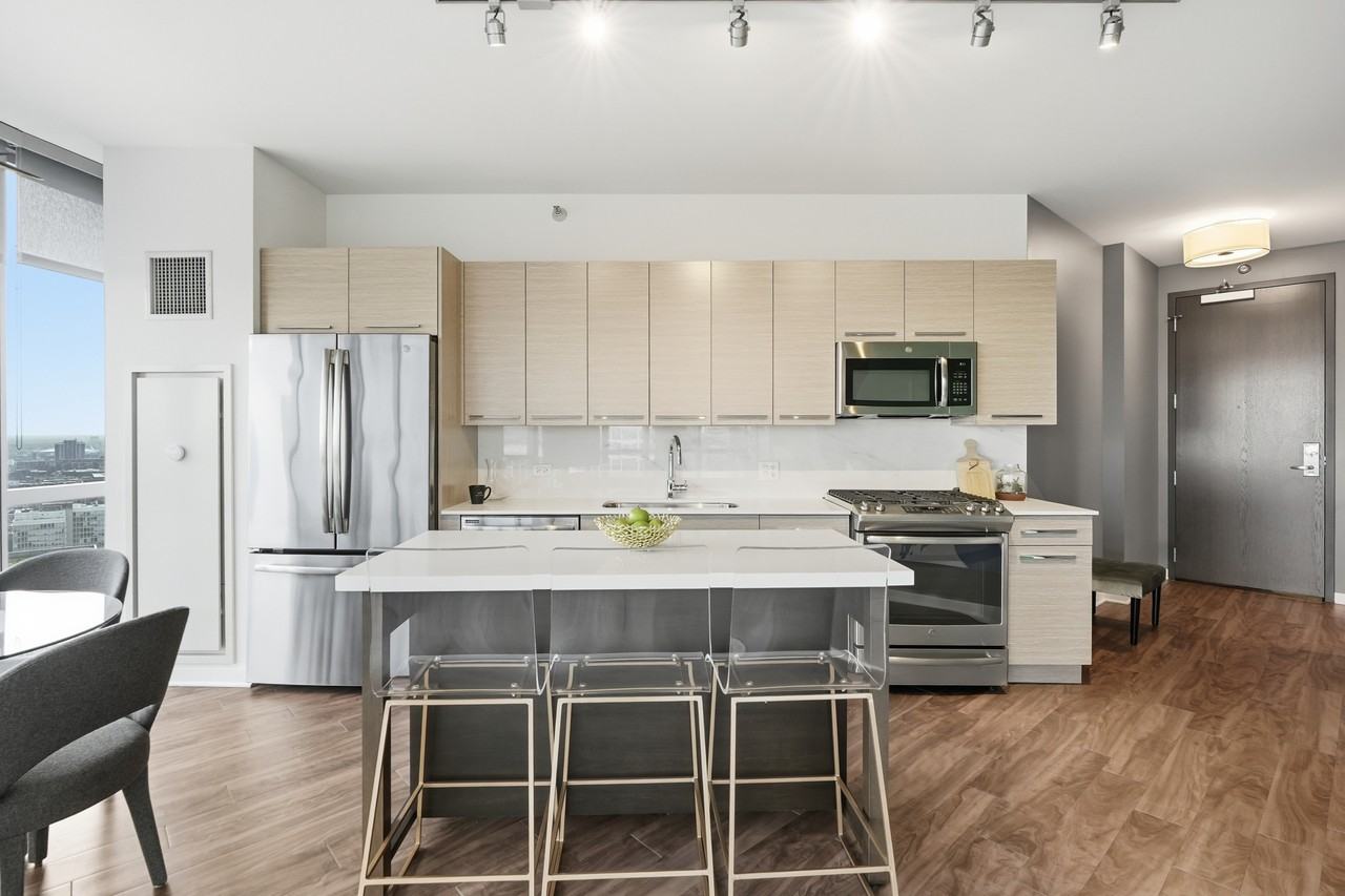 727 W Madison St #2-2 - Photo 4 of 50