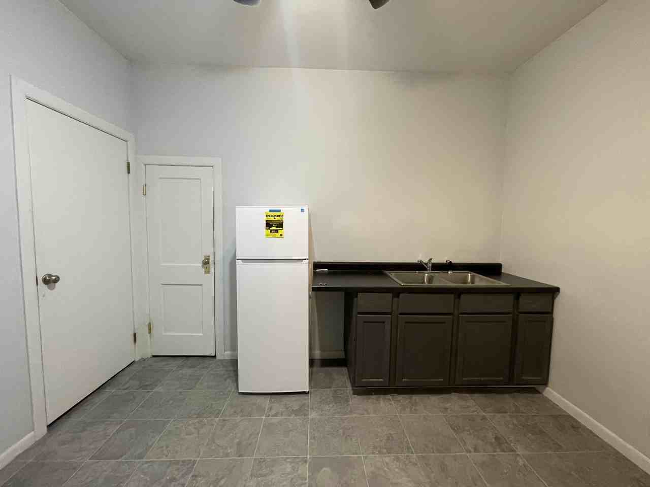 516 W Calvert St #1 - Photo 3 of 7