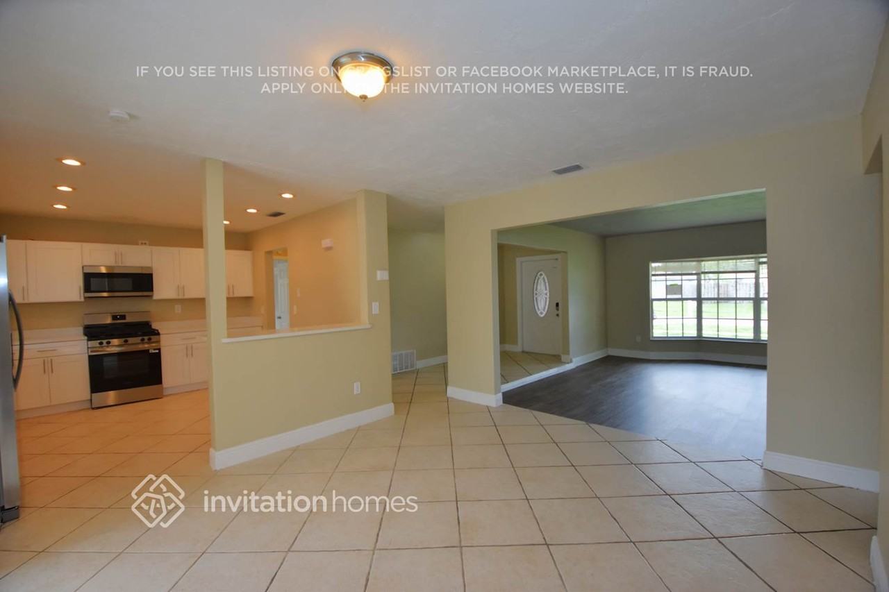 10900 Nw 19th St - Photo 4 of 15